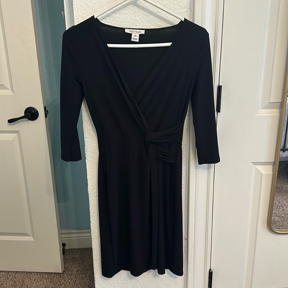 Black and white 3/4 length sleeve v-neck wrap dress
Extra small